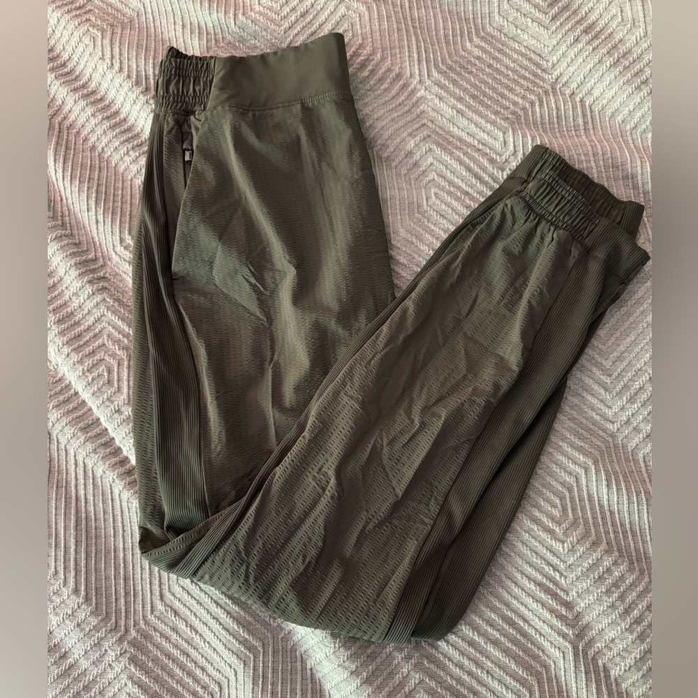 Athleta Textured Brooklyn Jogger